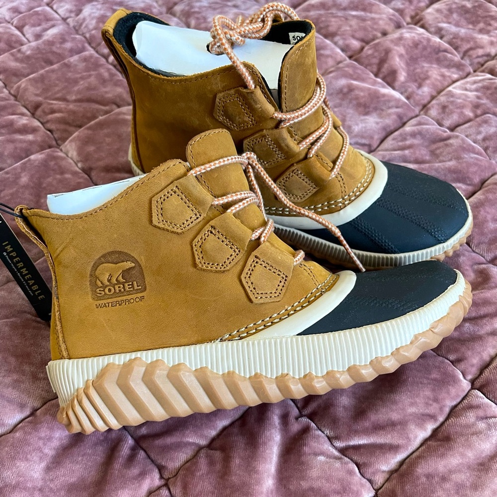 Sorel Out N About Plus Duck Boots, size 5 in cognac/black